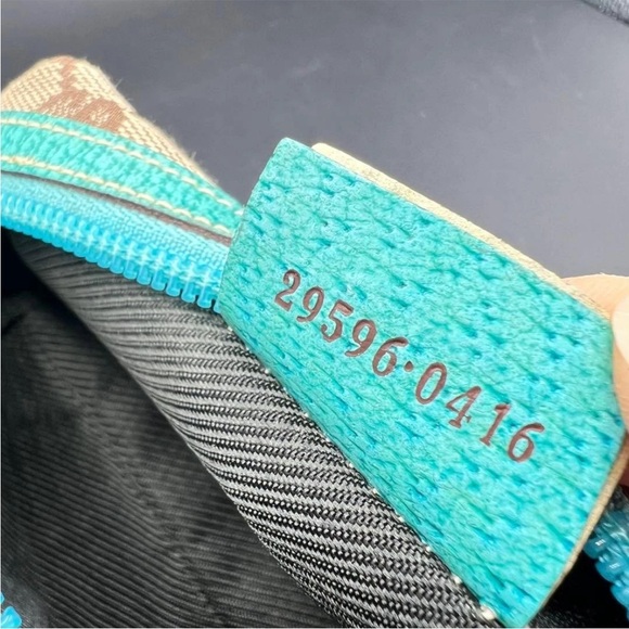 Gucci Tan and Teal Patterned Pouch - Picture 8 of 10